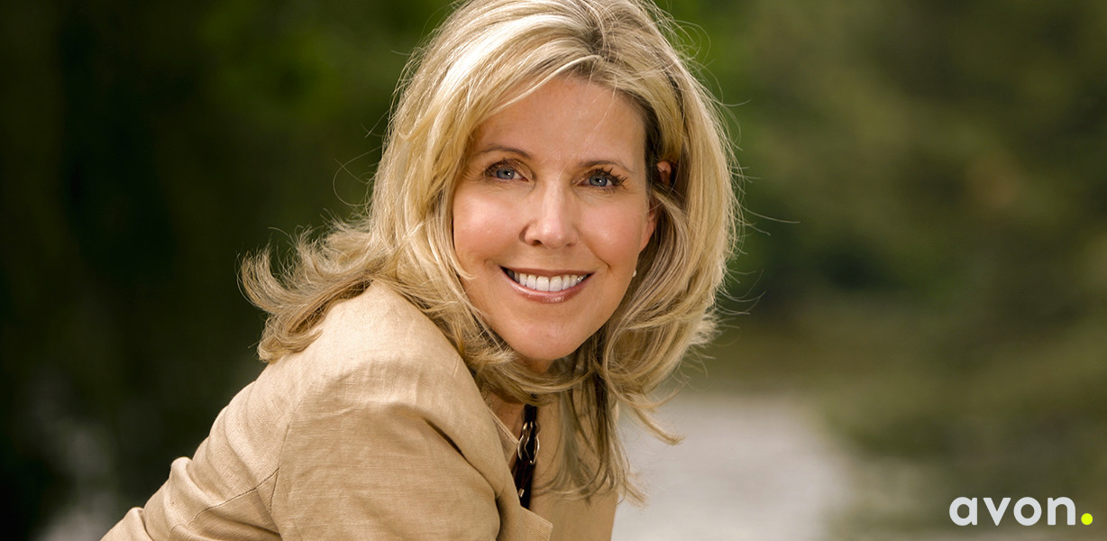 New York Times Bestselling Author Lori Nelson Spielman joins the Avon family!